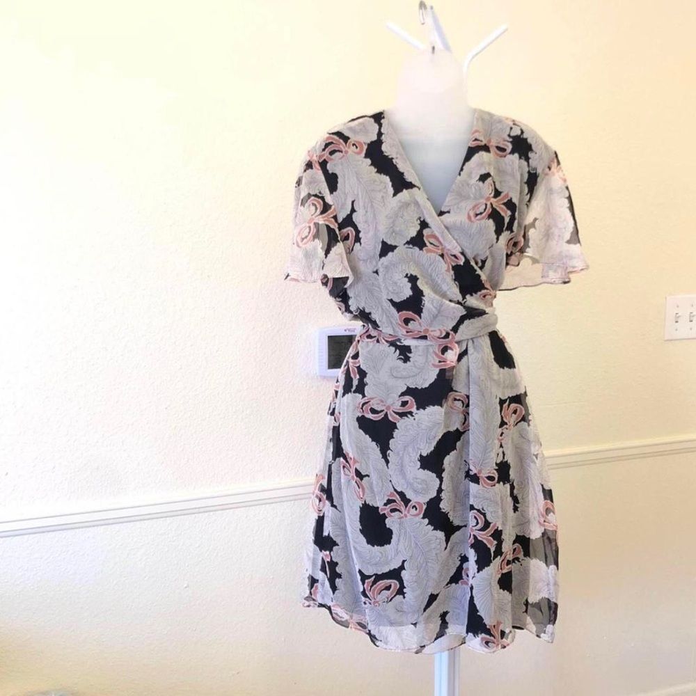 Classy Wrap Dress Surplice Vneck floral black gray short sleeve midi knee length